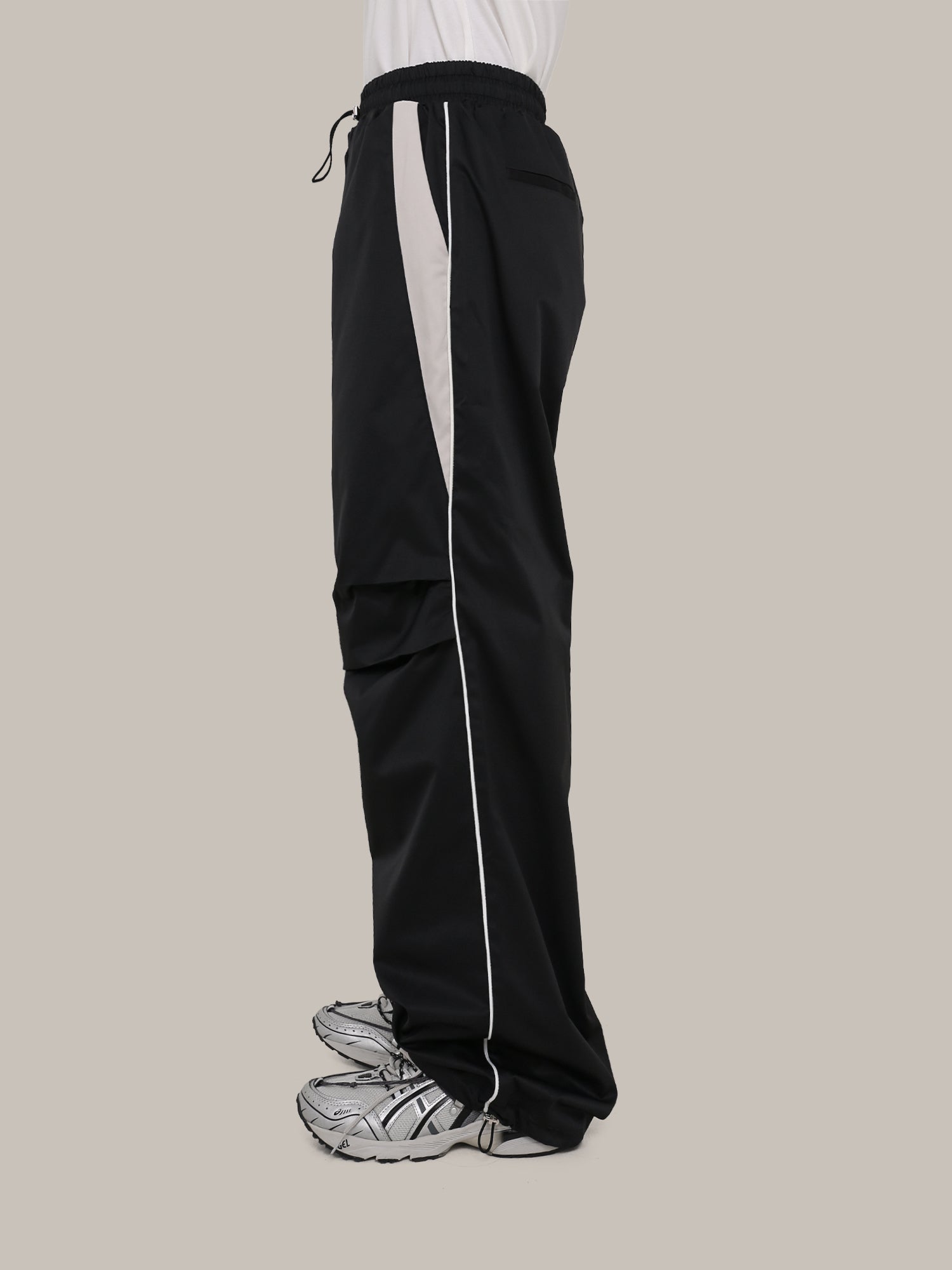 QS489A track pants