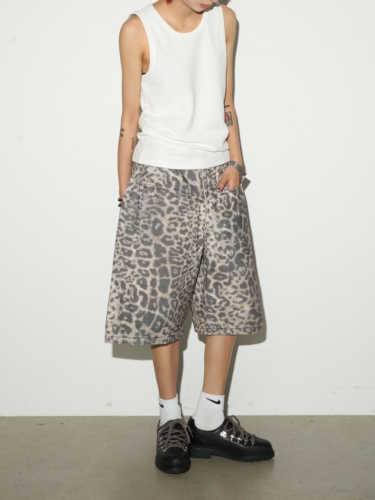 QS560B leopard shorts