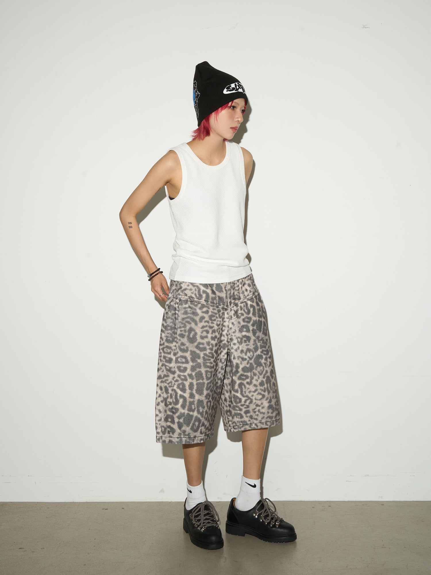 QS560B leopard shorts