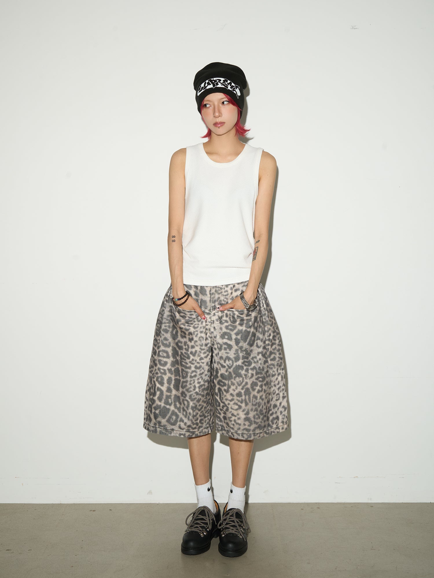QS560B leopard shorts